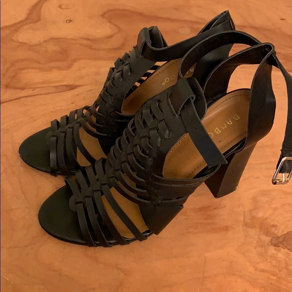Bamboo strappy heels 🌙